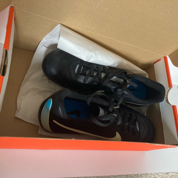 Nike Women’s Cleats, size 8.5, brand new & never worn - Picture 3 of 10